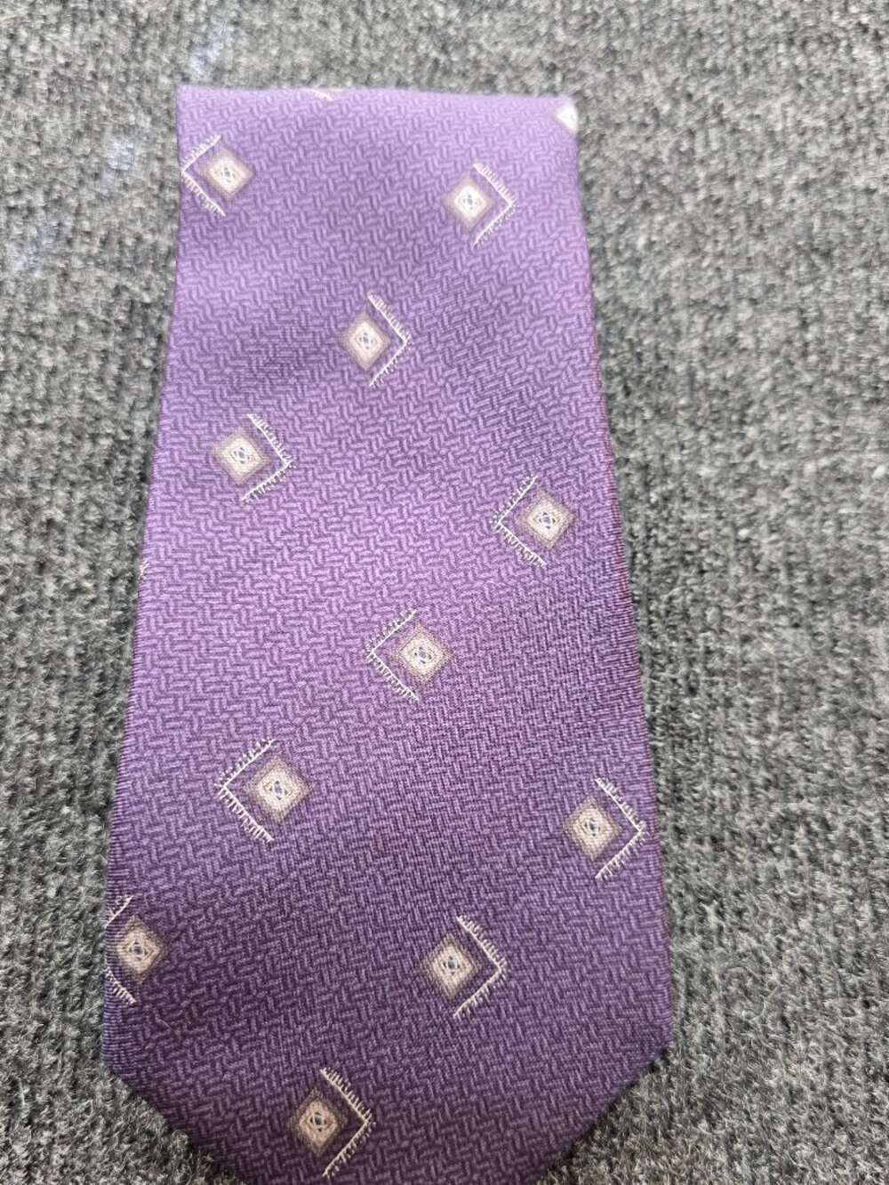 Bill Blass 100% Silk Tie Purple Geometric Pattern Made in USA Classic Necktie El